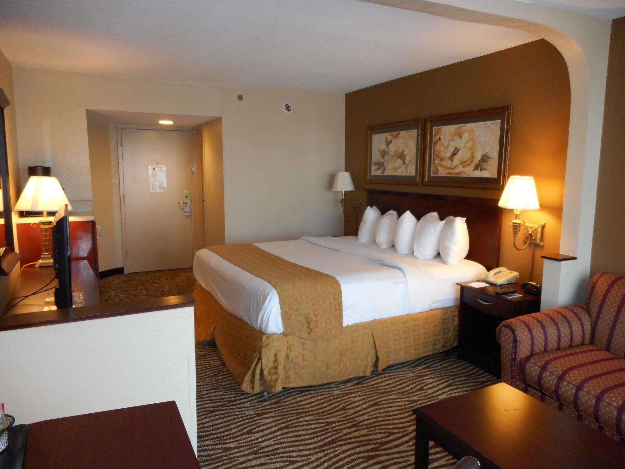 Quality Inn Near Hampton Coliseum מראה חיצוני תמונה