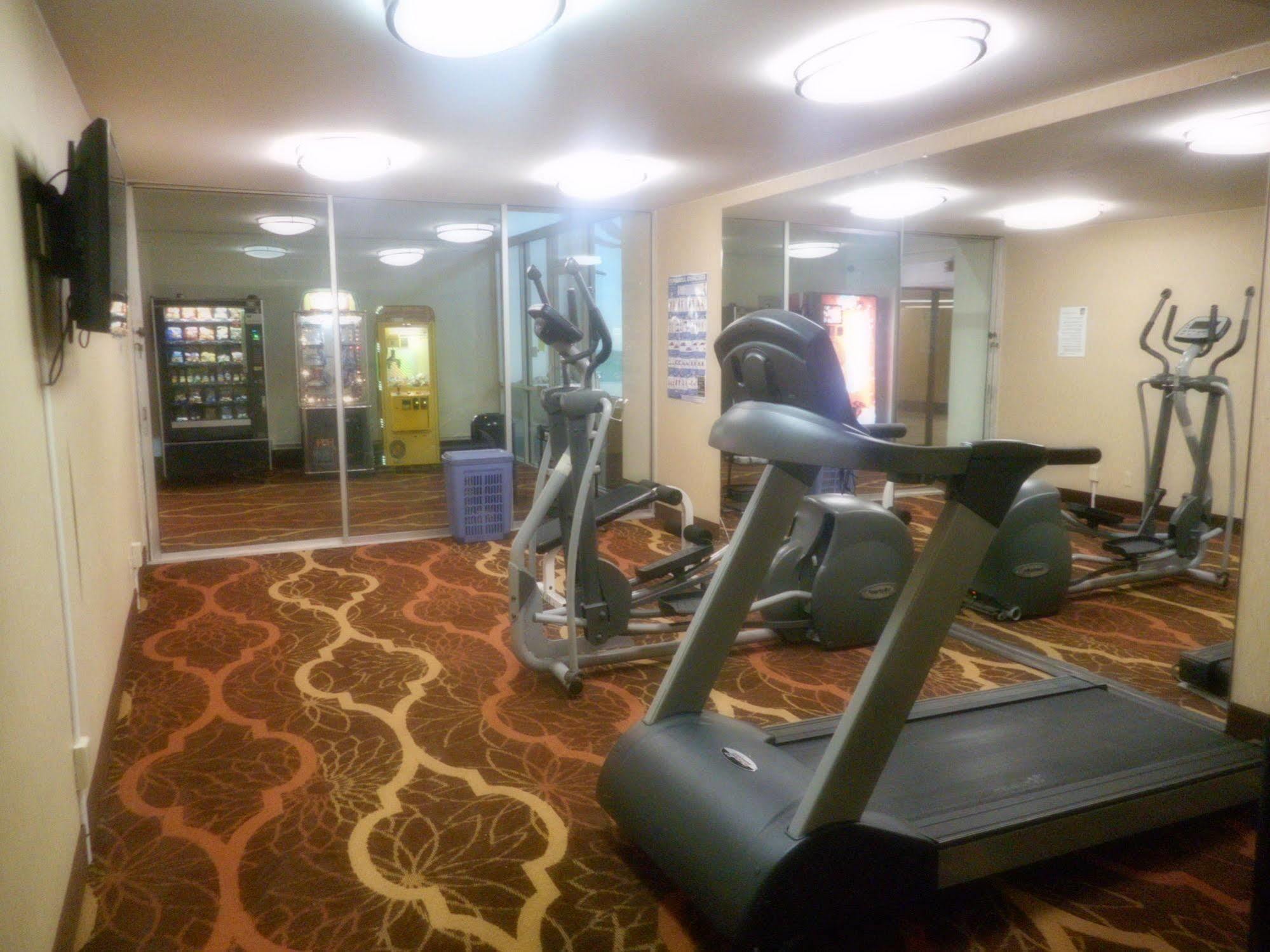 Quality Inn Near Hampton Coliseum מראה חיצוני תמונה
